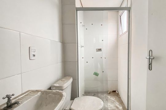 Banheiro de apartamento para alugar com 2 quartos, 44m² em Vila Ré, São Paulo