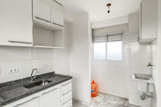 Cozinha de apartamento para alugar com 2 quartos, 44m² em Vila Ré, São Paulo