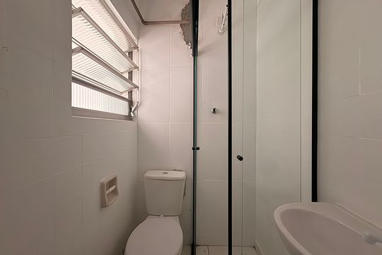 Banheiro de kitnet/studio para alugar com 1 quarto, 22m² em Parque das Nações, Santo André
