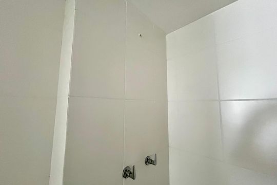 Banheiro da Suíte de apartamento à venda com 2 quartos, 56m² em Vila Rosalia, Guarulhos