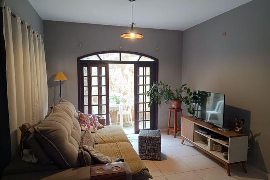 Casa à venda com 3 quartos, 175m² em Serra Grande, Niterói