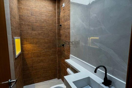 Casa à venda com 3 quartos, 197m² em Vila Carrão, São Paulo