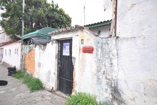 Fachada de casa à venda com 1 quarto, 72m² em Guapira, São Paulo