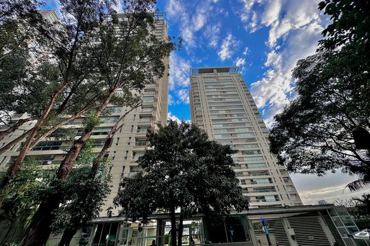Fachada  de apartamento para alugar com 3 quartos, 180m² em Campo Belo, São Paulo