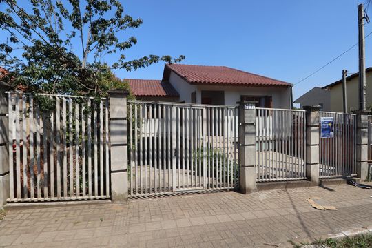 Fachada de casa à venda com 4 quartos, 234m² em Nossa Senhora das Gracas, Canoas