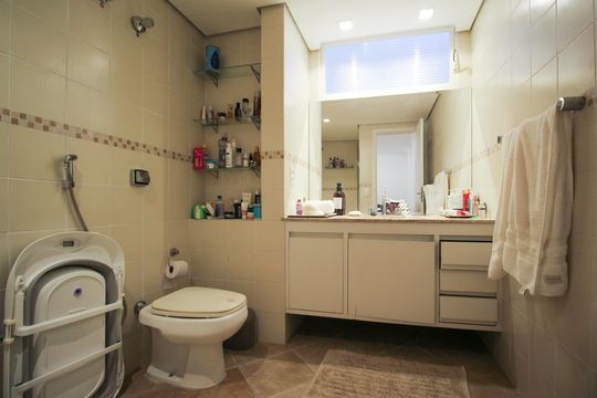 Banheiro de apartamento à venda com 2 quartos, 90m² em Indianópolis, São Paulo