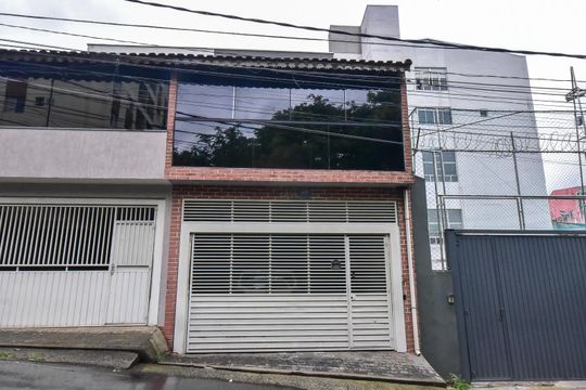Fachada de casa à venda com 3 quartos, 200m² em Jardim Monte Kemel, São Paulo