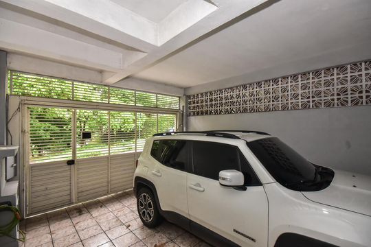 Garagem de casa à venda com 3 quartos, 200m² em Jardim Monte Kemel, São Paulo