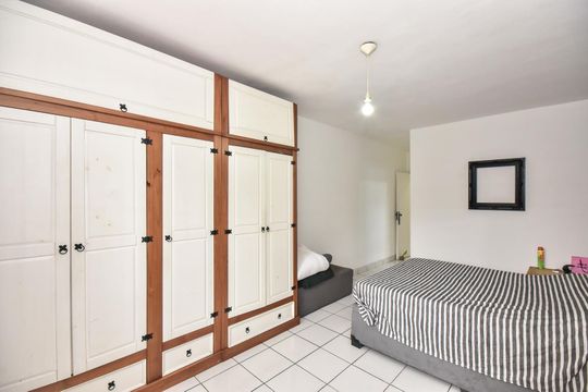 Suíte de casa à venda com 3 quartos, 200m² em Jardim Monte Kemel, São Paulo