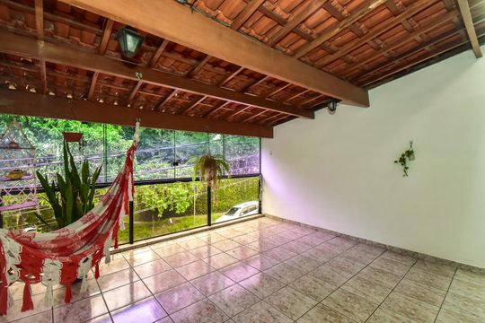 Varanda de casa à venda com 3 quartos, 200m² em Jardim Monte Kemel, São Paulo