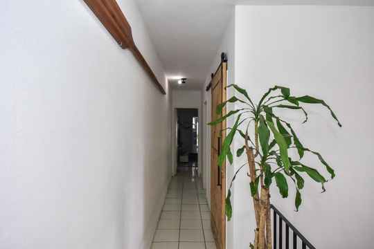 Corredor de casa à venda com 3 quartos, 200m² em Jardim Monte Kemel, São Paulo