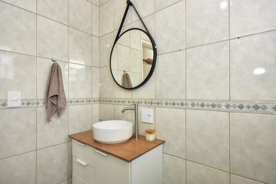 Banheiro de casa à venda com 3 quartos, 200m² em Jardim Monte Kemel, São Paulo