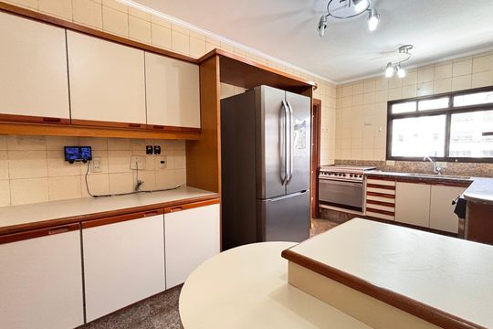 Cozinha de apartamento à venda com 3 quartos, 242m² em Indianópolis, São Paulo