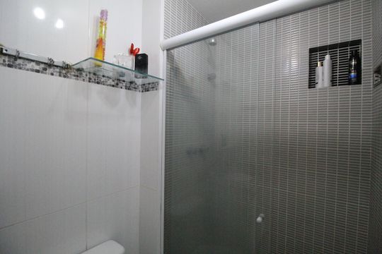 Banheiro da suíte de apartamento à venda com 2 quartos, 66m² em Recreio dos Bandeirantes, Rio de Janeiro