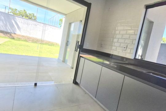 Casa à venda com 3 quartos, 500m² em Várzea, Lagoa Santa