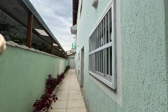 Casa para alugar com 4 quartos, 330m² em Vila Mazzei, São Paulo