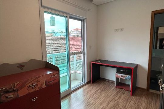 Casa para alugar com 4 quartos, 330m² em Vila Mazzei, São Paulo