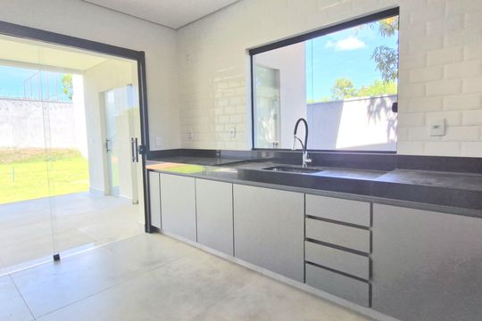 Casa à venda com 3 quartos, 500m² em Várzea, Lagoa Santa