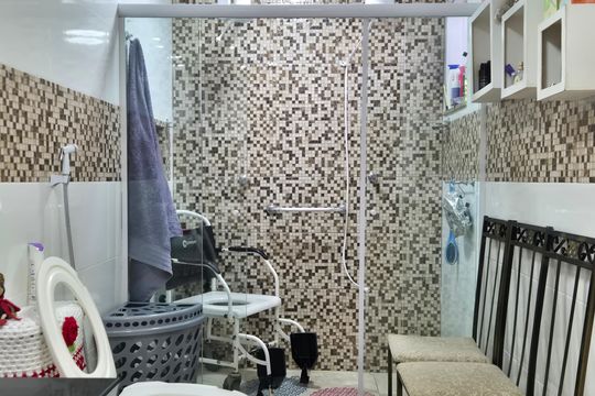 Banheiro suite 1 de casa de condomínio para alugar com 3 quartos, 400m² em Vargem Grande, Rio de Janeiro