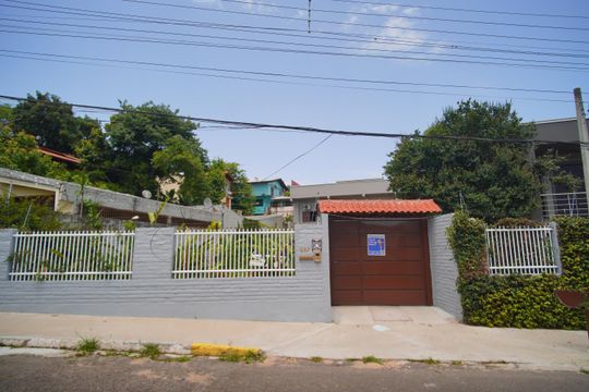 Fachada de casa à venda com 2 quartos, 600m² em Pátria Nova, Novo Hamburgo