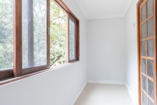 Varanda Quarto 1 (Casa 2) de casa à venda com 6 quartos, 400m² em Quitaúna, Osasco