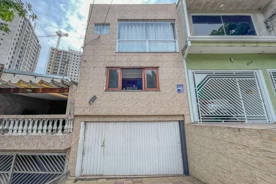 Fachada de casa à venda com 6 quartos, 400m² em Quitaúna, Osasco