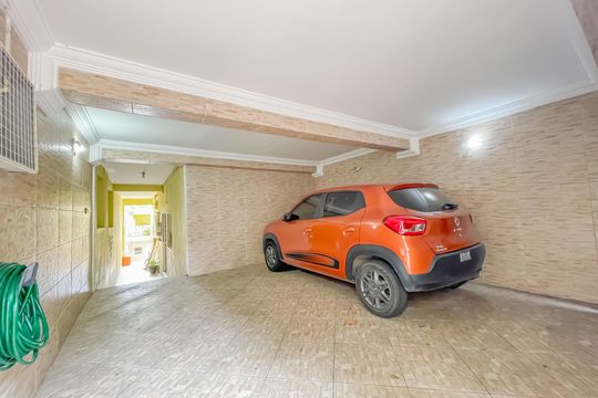 Garagem de casa à venda com 6 quartos, 400m² em Quitaúna, Osasco