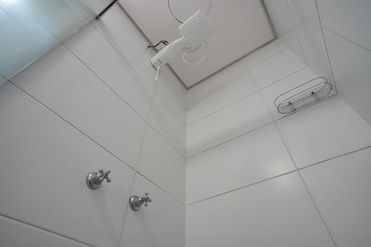 Banheiro Corredor de apartamento à venda com 2 quartos, 50m² em Passo das Pedras, Porto Alegre