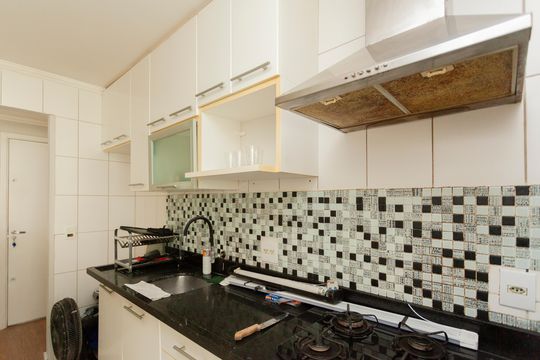 Cozinha de apartamento à venda com 2 quartos, 50m² em Jardim Neide, São Paulo