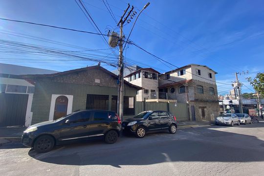 Casa para alugar com 8 quartos, 950m² em Inconfidentes, Contagem