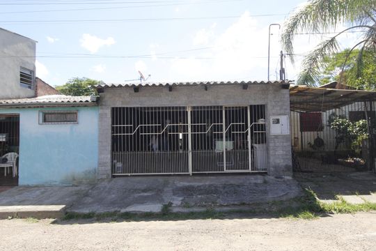 Fachada de casa para alugar com 3 quartos, 106m² em Costa E Silva, Porto Alegre