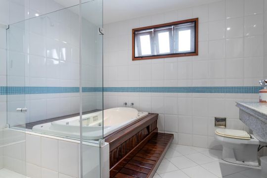 Banheiro de casa à venda com 5 quartos, 1500m² em Vargem Grande, Rio de Janeiro