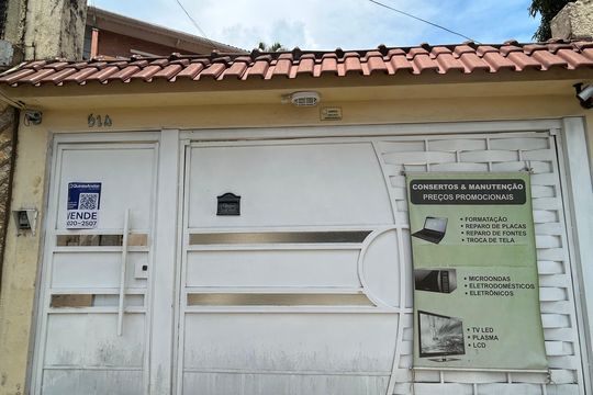 Fachada de casa à venda com 2 quartos, 211m² em Vila Albertina, São Paulo