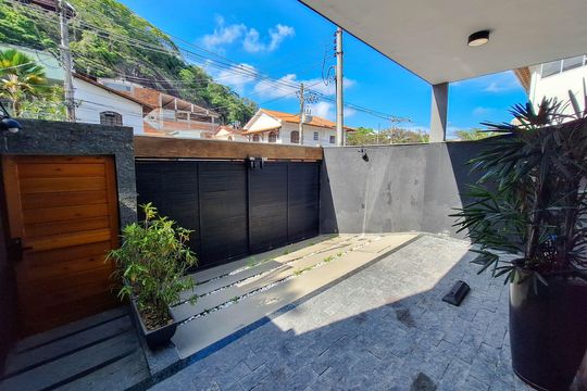 Quintal de casa à venda com 4 quartos, 240m² em São Francisco, Niterói