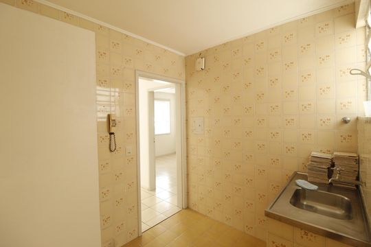 Cozinha de apartamento à venda com 1 quarto, 43m² em São Geraldo, Porto Alegre