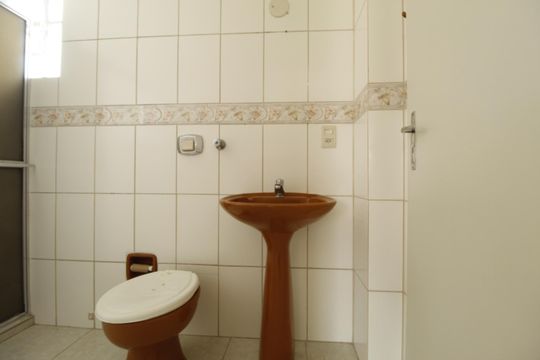 Banheiro da Suíte 1 de apartamento à venda com 1 quarto, 43m² em São Geraldo, Porto Alegre