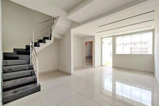 Sala de casa à venda com 3 quartos, 105m² em Santa Amelia, Belo Horizonte
