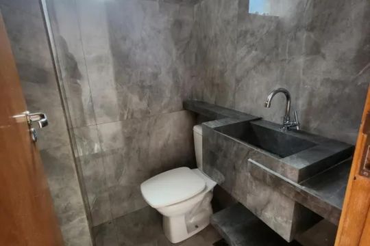 Banheiro de casa à venda com 3 quartos, 105m² em Santa Amelia, Belo Horizonte
