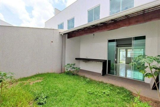 Área externa de casa à venda com 3 quartos, 105m² em Santa Amelia, Belo Horizonte