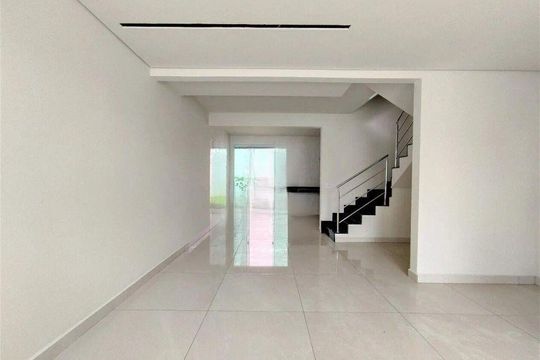 Sala de casa à venda com 3 quartos, 105m² em Santa Amelia, Belo Horizonte