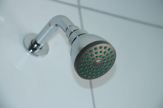 Banheiro de apartamento para alugar com 2 quartos, 85m² em Esplanada, Embu das Artes
