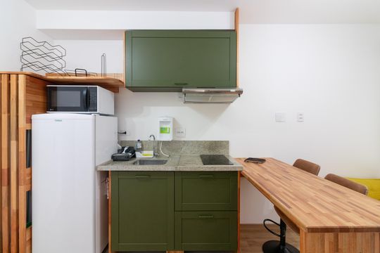 Cozinha de apartamento à venda com 1 quarto, 32m² em Indianópolis, São Paulo
