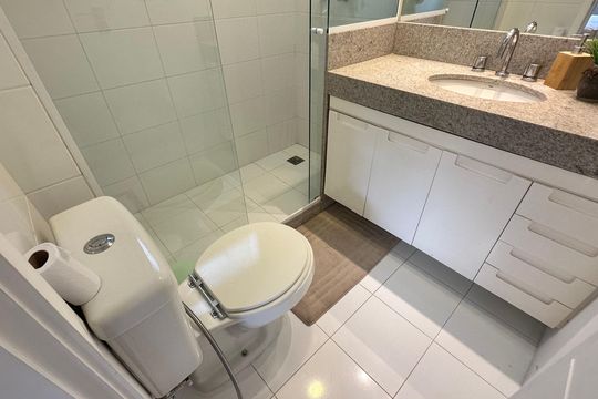 Banheiro quarto 2 de casa de condomínio à venda com 4 quartos, 400m² em Barra da Tijuca, Rio de Janeiro