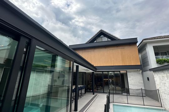 Fachada de casa de condomínio à venda com 4 quartos, 400m² em Barra da Tijuca, Rio de Janeiro