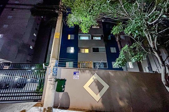 Fachada com Plaquinha de apartamento à venda com 2 quartos, 48m² em Jardim Santa Emilia, São Paulo