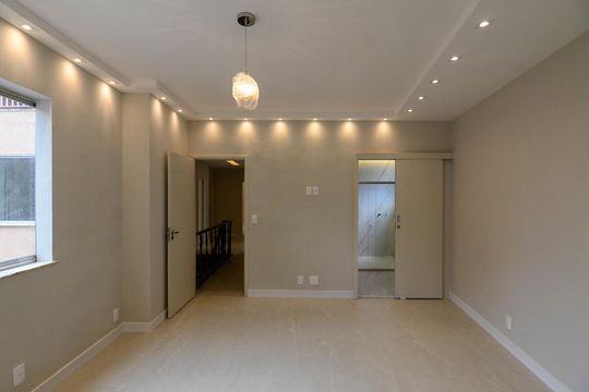 Suíte de casa para alugar com 5 quartos, 400m² em Grajaú, Rio de Janeiro