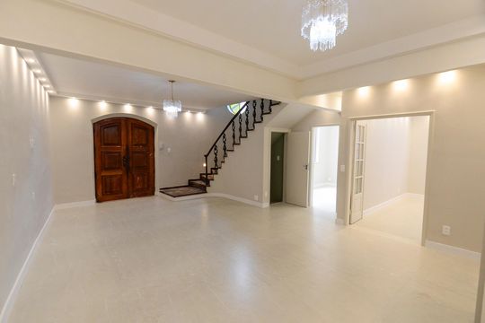 Casa para alugar com 5 quartos, 400m² em Grajaú, Rio de Janeiro