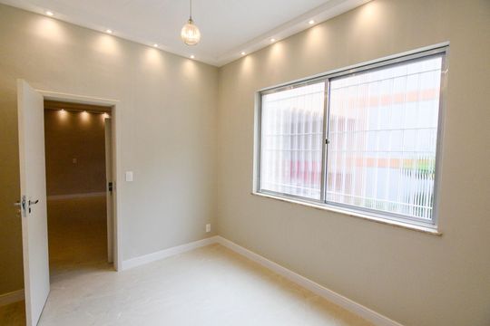 Quarto 1 de casa para alugar com 5 quartos, 400m² em Grajaú, Rio de Janeiro