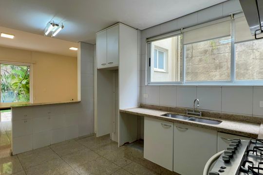 Cozinha de casa à venda com 4 quartos, 360m² em Vila Madalena, São Paulo