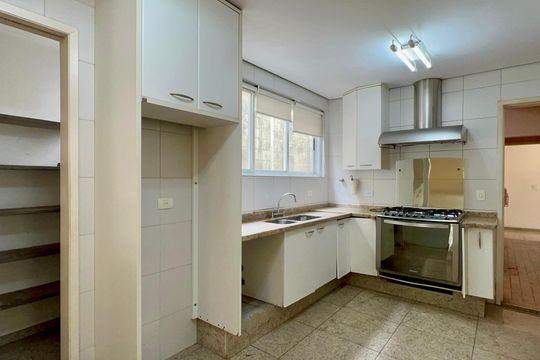 Cozinha de casa à venda com 4 quartos, 360m² em Vila Madalena, São Paulo